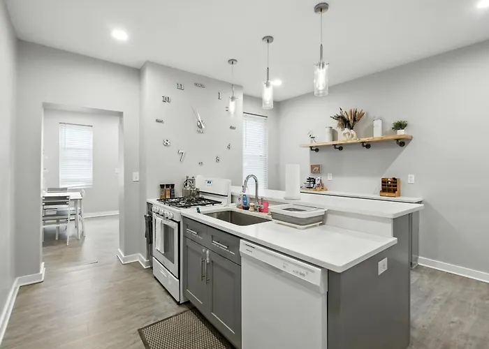 Cozy Historic Row Home- Near Stadiums! Pittsburgh