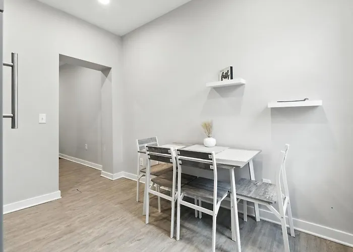 Cozy Historic Row Home- Near Stadiums!