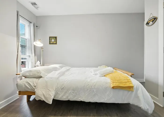 Cozy Historic Row Home- Near Stadiums! Pittsburgh