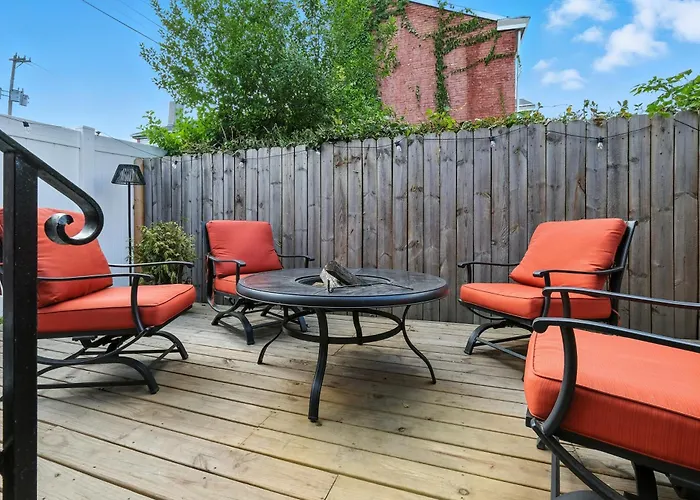 Cozy Historic Row Home- Near Stadiums!