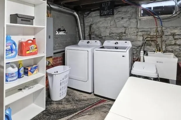 Cozy Historic Row Home- Near Stadiums!