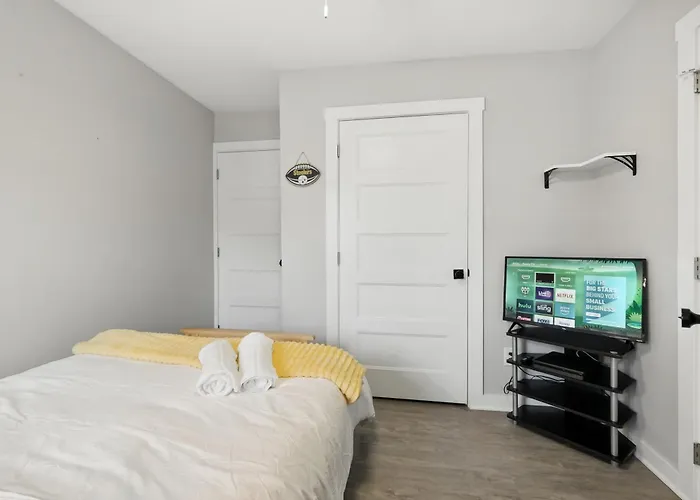 Cozy Historic Row Home- Near Stadiums! Holiday home *