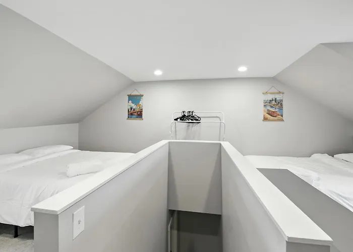 Cozy Historic Row Home- Near Stadiums! Pittsburgh