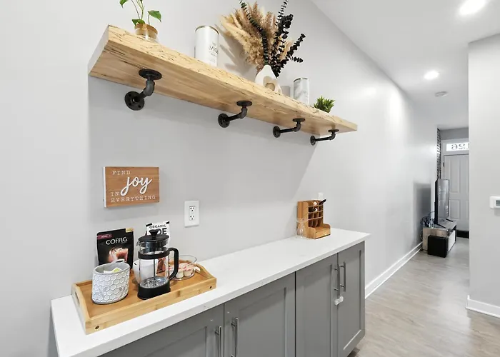 Holiday home Cozy Historic Row Home- Near Stadiums!