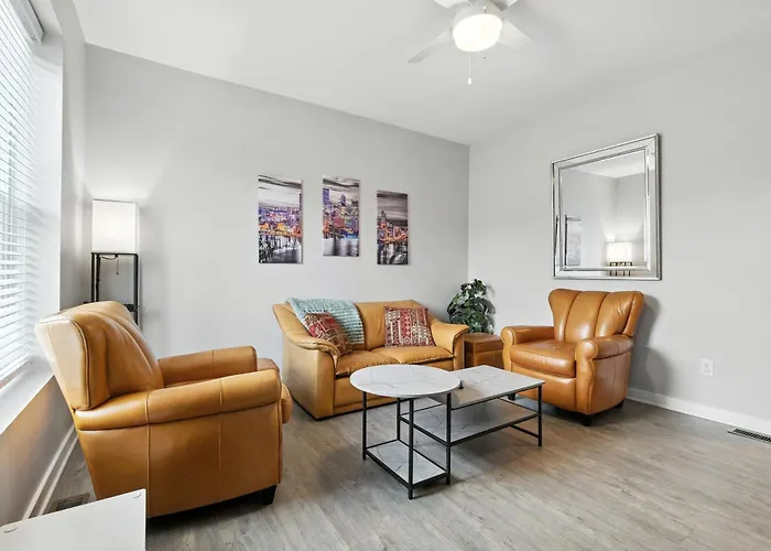 Cozy Historic Row Home- Near Stadiums! Holiday home *