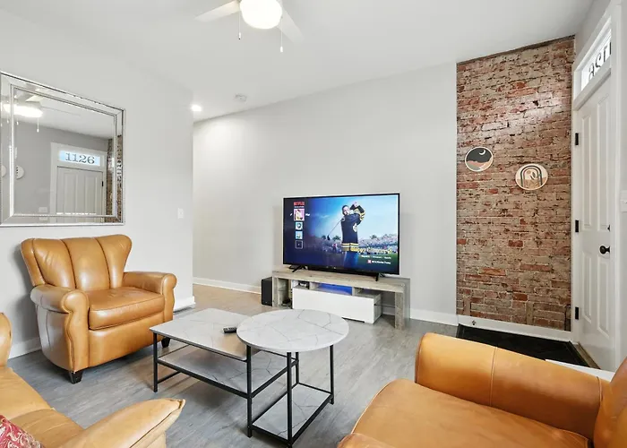 Cozy Historic Row Home- Near Stadiums! Holiday home *