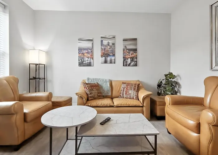 Holiday home Cozy Historic Row Home- Near Stadiums!